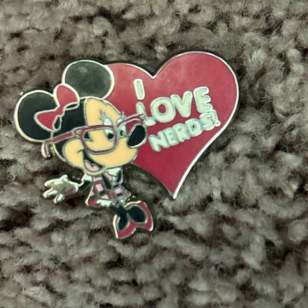Minnie Mouse I Love Nerds Disney Pin Traders Pin